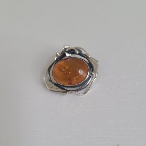 Vintage Boho Sterling Silver Oval Amber Cabochon Leaf Embellished Brooch - Picture 2 of 7